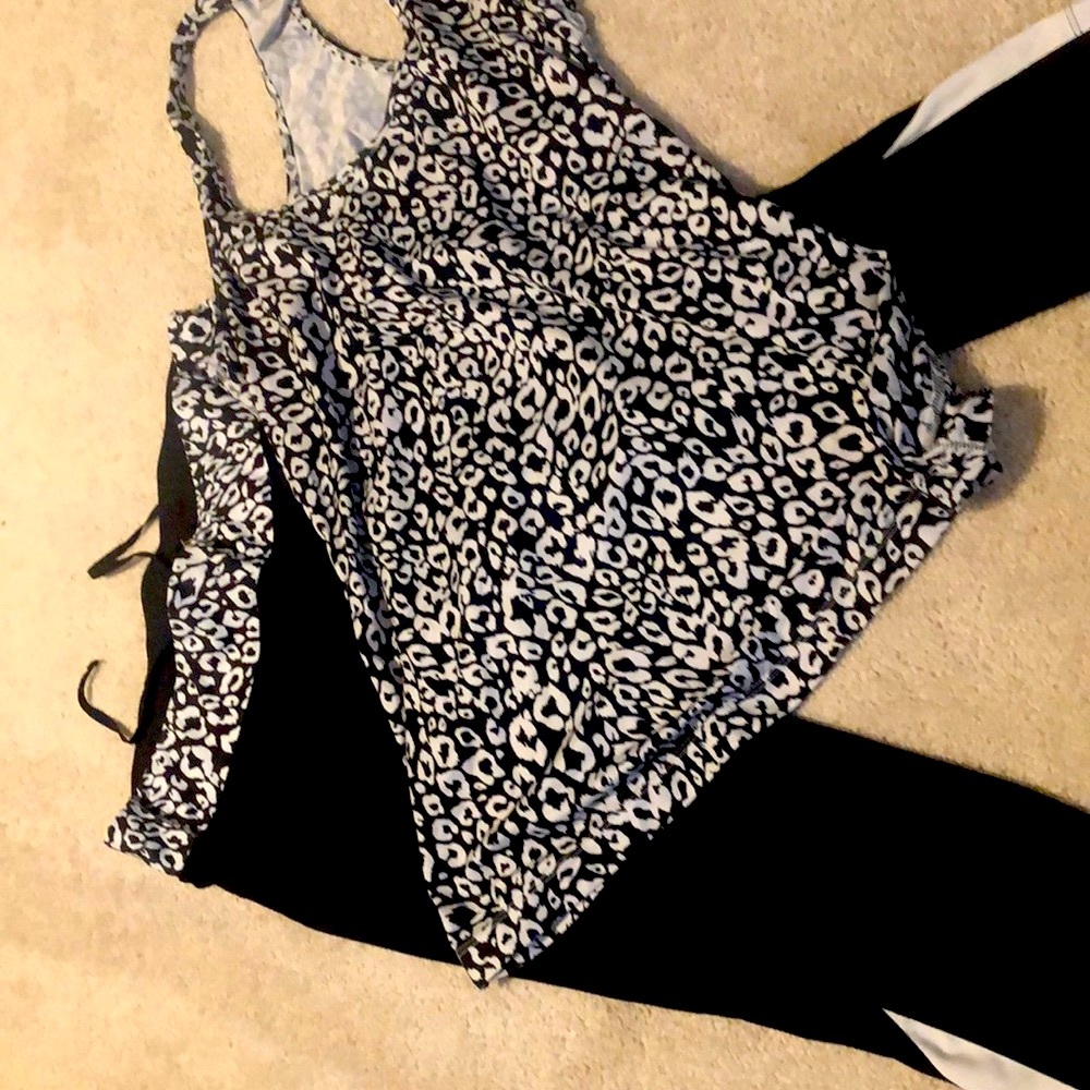 Top and bottom work out clothes